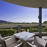 Ocean Beach Hotel